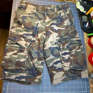 Men’s cargo shorts camo